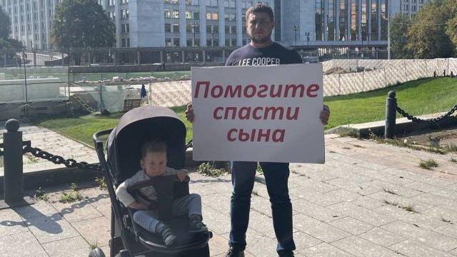 ГУ МВД Свердловской области извинилось перед Дмитрием Бахтиным, задержанным в Екатеринбурге во время пикета в день визита Путина в Свердловскую область