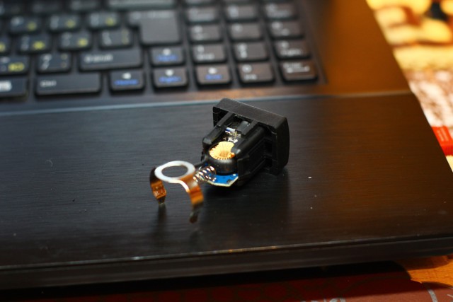 Делаем USB-зарядник в машину