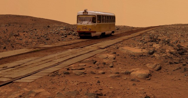 Марсоход обнаружил на Марсе останки техники!