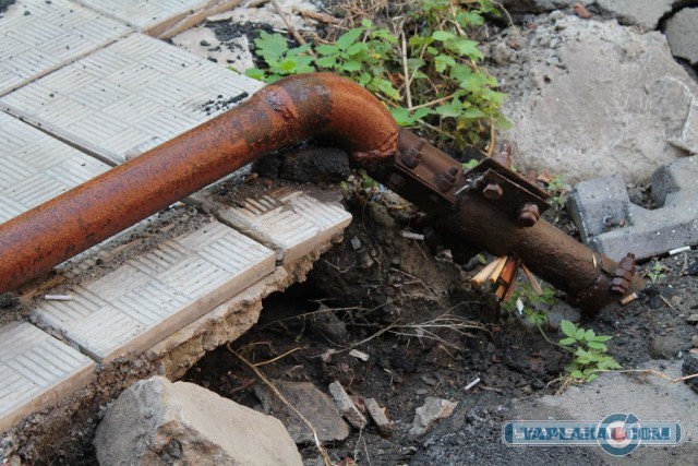 Оперативный ремонт свища в водопроводе "у них"