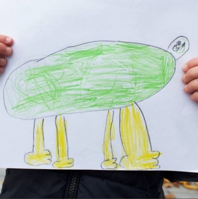 Отец фотошопит рисунки своего 6-летнего сына