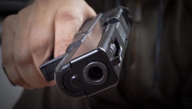 Сибиряк, празднуя рождение сына с проститутками, застрелил одну из них