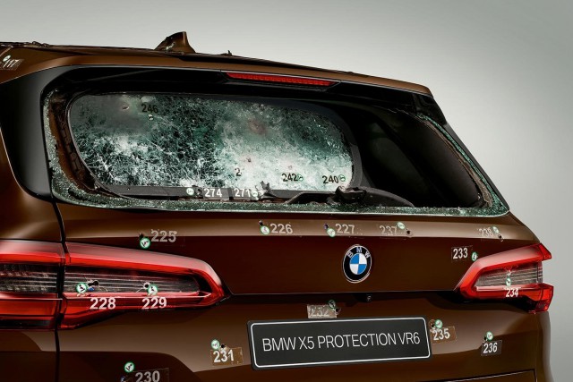 BMW представил бронированный кроссовер X5 Protection VR6