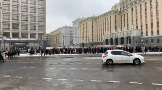Прилетел в Москву куда дальше?