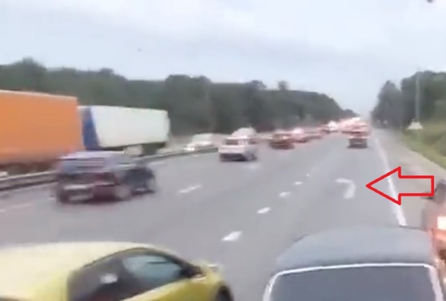 На словах учитель грозный, а на деле глазки в пол