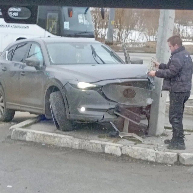 Да крутяк ты, крутяк, успеваешь на зелёный.