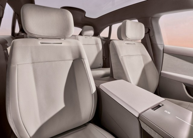 Совершенно другой Range Rover: компания анонсировала полностью электрический Range Rover GT, который станет пятым в линейке