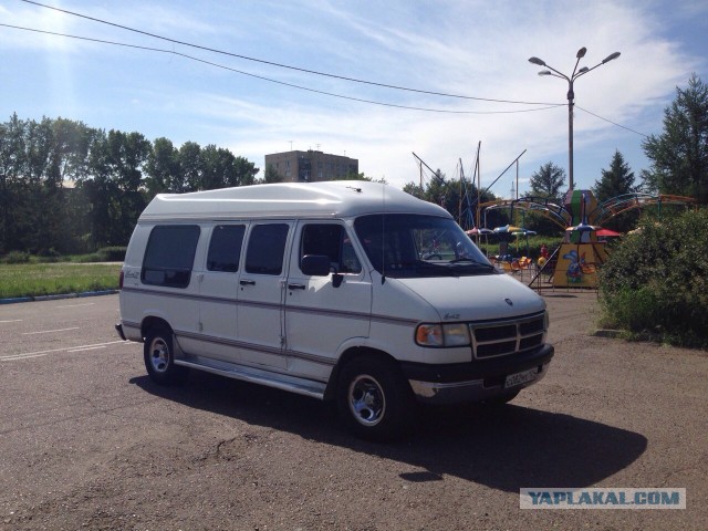 продам монстра Dodge Ram Van, 1996 год