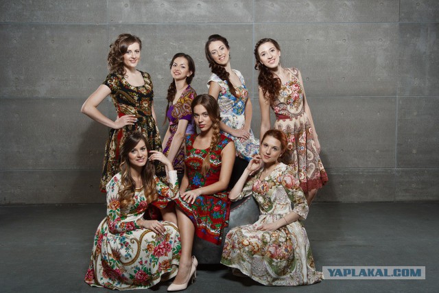 Девушки поют в ИКЕЕ: Ансамбль "Белое злато" - Ухарь купец