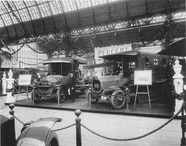 Международная автомобильная выставка в Михайловском манеже. 1913г.