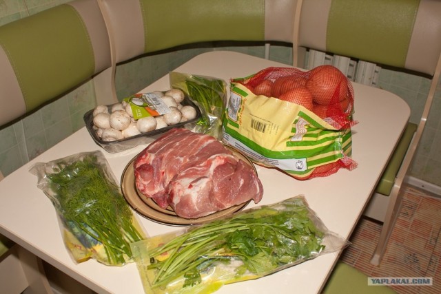 Картошка с мясом и грибами в горшочках