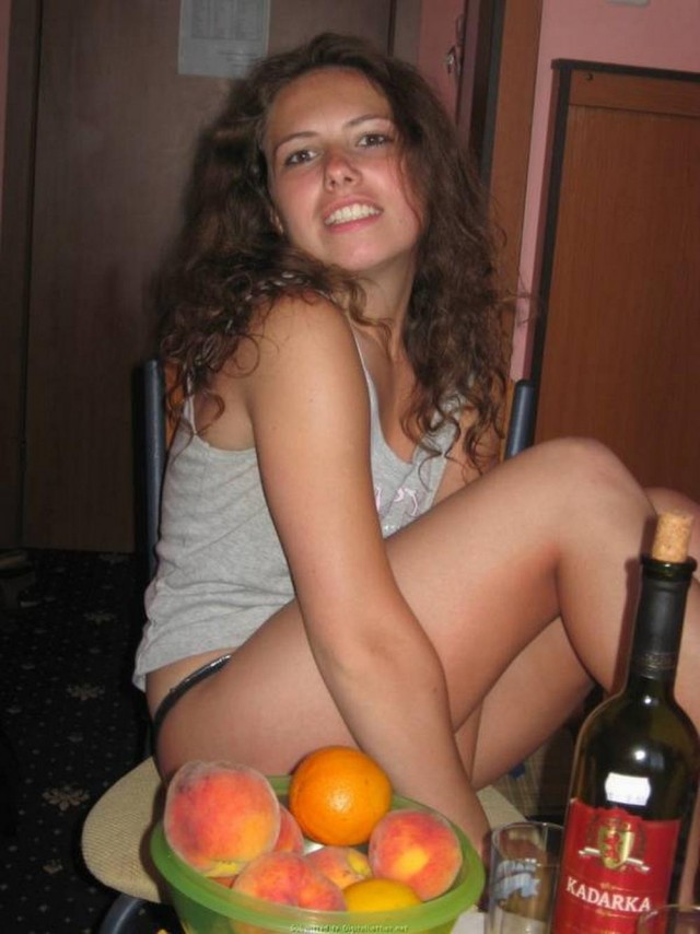 Глаза любви, глаза девичьи, что звёзды им, друзья дивитесь!