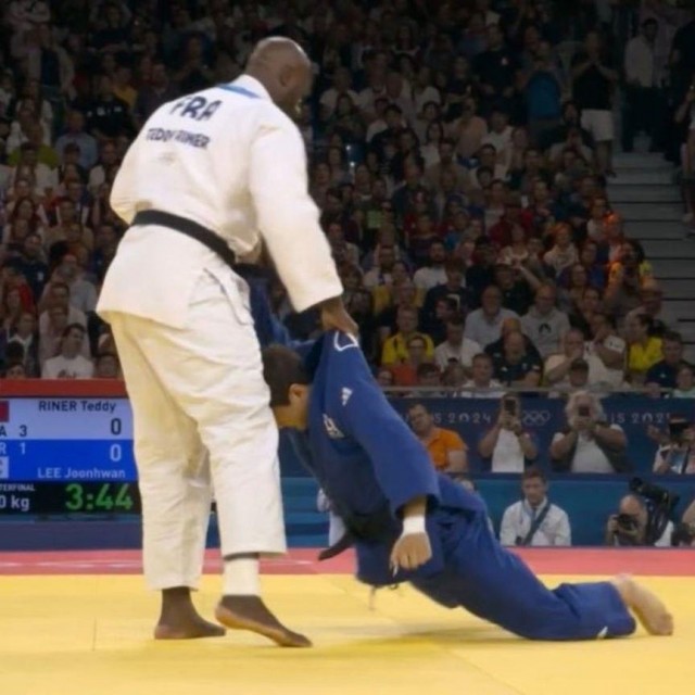 На Олимпийских играх  произошёл ещё один странный поединок