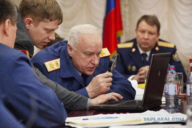 В ХМАО этническая группировка напала на продавца магазина, который отказался платить за "покровительство"