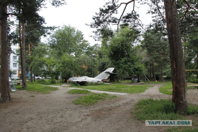 В западных соцсетях завирусился кадр с гигантской ракетой прямо во дворе — речь о памятнике «Союз-У» в Байконуре