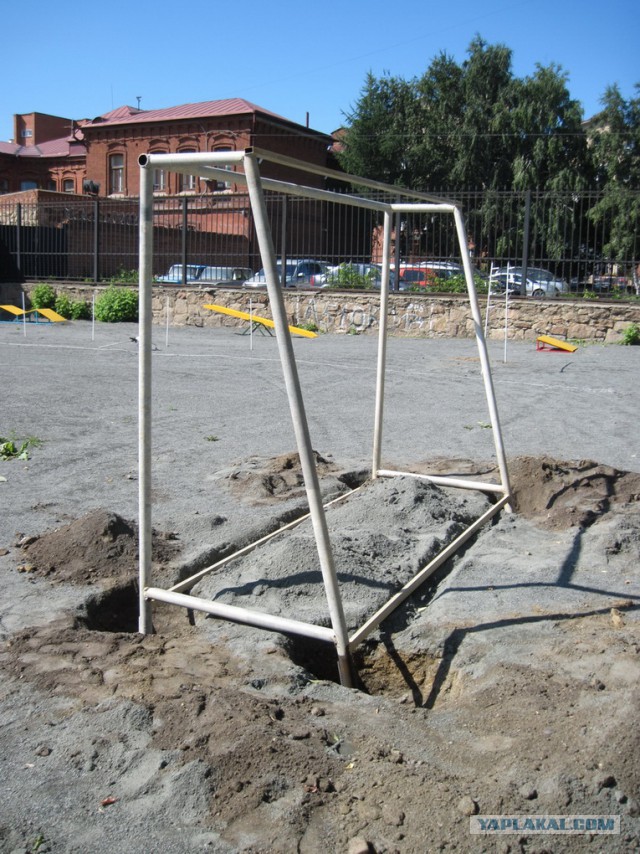 Рукожопим детскую площадку