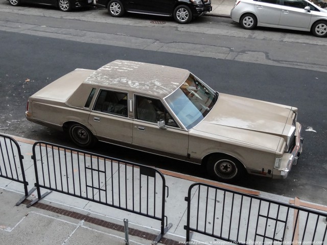 Старые автомобили на улицах Нью-Йорка 2