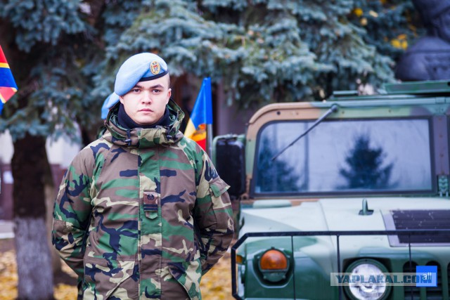 На центральной площади Кишинева появилась военная техника США