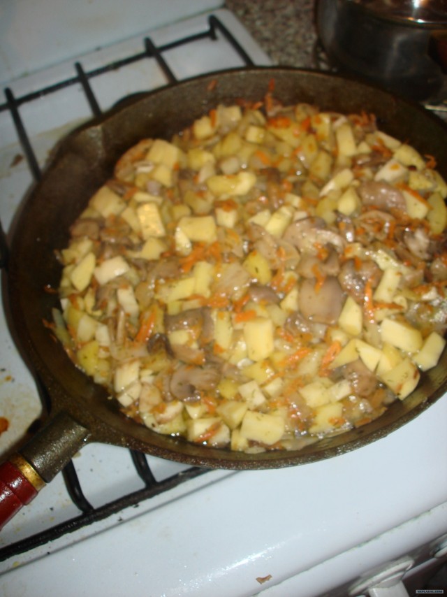 Тушёный картофель с грибами