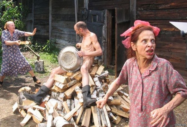 "Эээй, эээй! Писька-пиписька ! Ээйй"