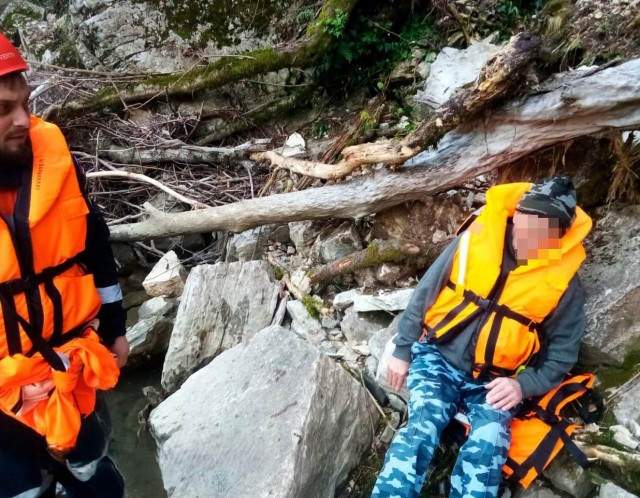 Дедушка отдыхал.