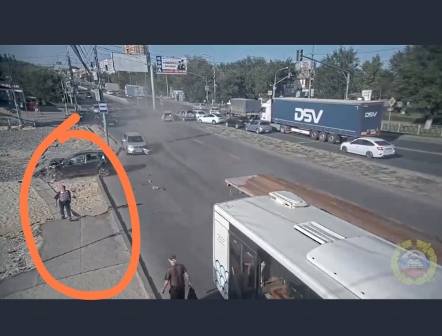 Грузовик смял 7 автомобилей в Волгограде