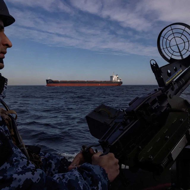 Зеленский запретил белорусским кораблям входить в море украины