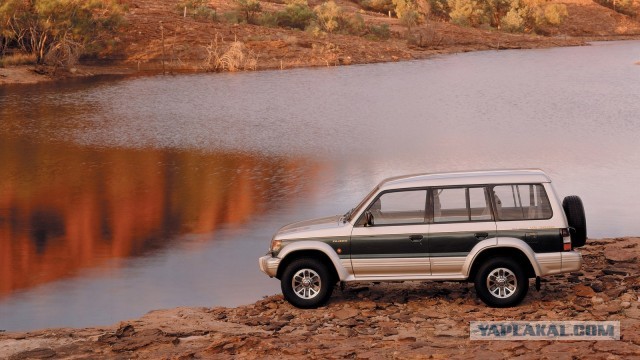 Новый Pajero выходит на рынок Японии по цене от 6 193 000 иен (около 3,2 млн рублей).