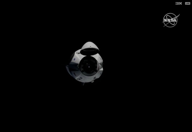 SpaceX запускает космический корабль Сrew Dragon