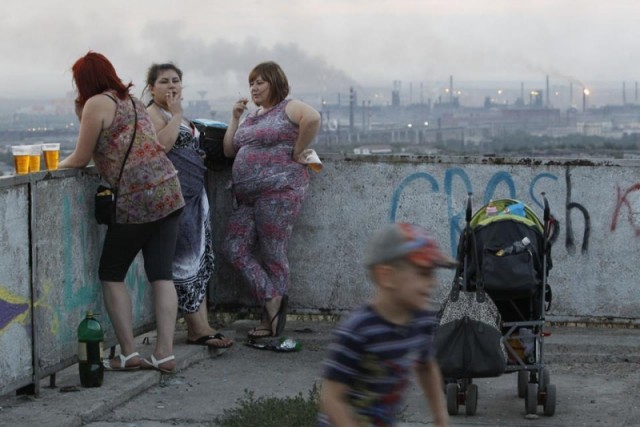 "Уксус на волосы, едим ритатушки": беднейшие россияне описали свое выживание.