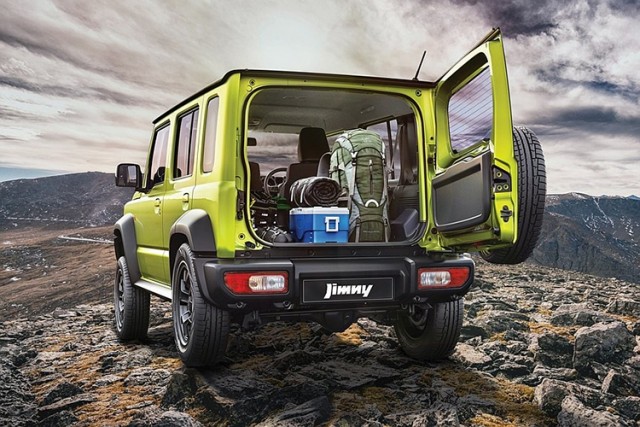 В Россию едет пятидверный Suzuki Jimny 2024: 1,5-литровый атмосферный мотор, 105 л.с., «автомат», полный привод. Цена - 4,3 млн.