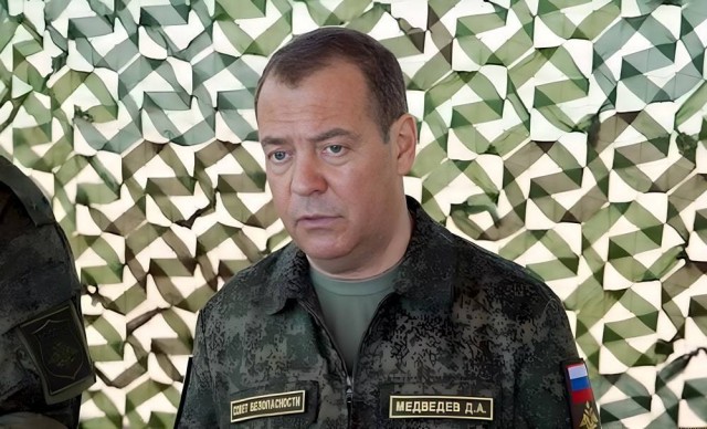 Медведев угрожает НАТО в телеграм