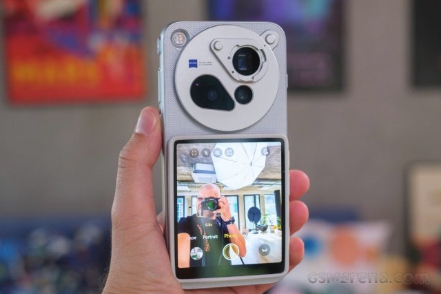 Камерофон Vivo X500 Pro Max и его комплект поставки показали вживую