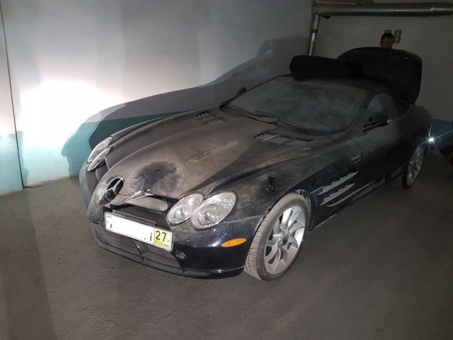 В подземном паркинге Новосибирска обнаружили новый Mercedes-McLaren SLR, простоявший там три года