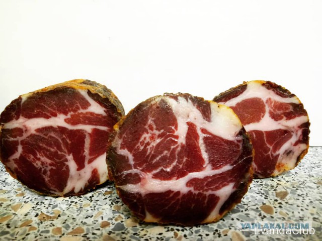 Coppa Nostrana - сыровяленая свиная шейка с белой плесенью