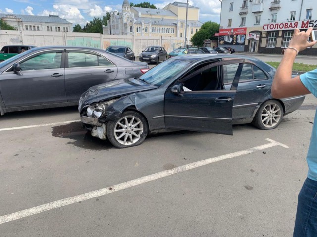 В Бийске пьяный водитель устроил массовое ДТП и получил за это удар в лицо