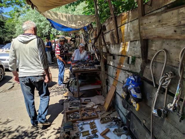 Прогулялся по Дезертирскому рынку в Тбилиси. Ощущения как от машины времени