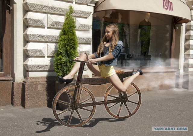 Фотожаба: Читает журнал на лету