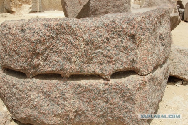 Одни уверены, что Египетские пирамиды построили инопланетяне, другие отрицают. Кто прав?