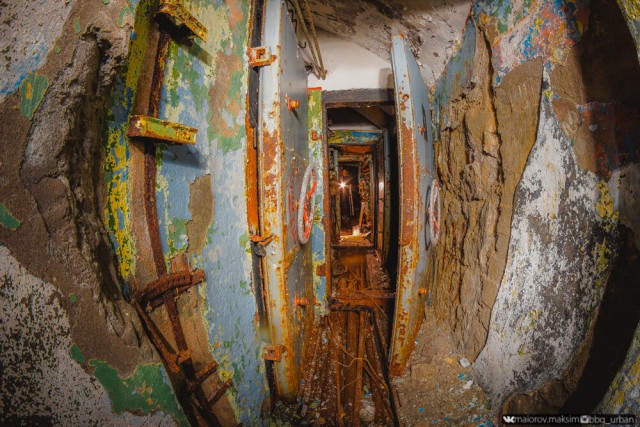 Обычный сарай посреди тундры оказался спуском в оставленный военными «засекреченный» бункер