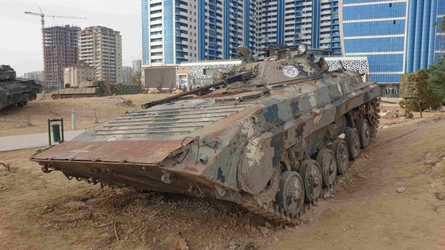 Выставка трофейной военной техники в Баку