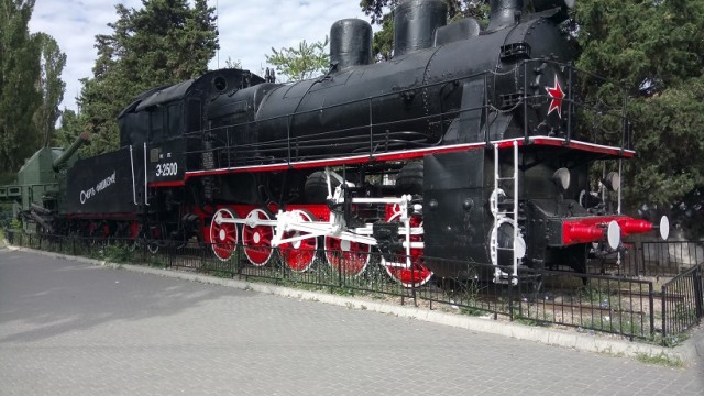 Памятник паровозу