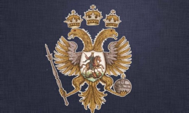 Почему на гербе Российской Федерации две головы, но три короны