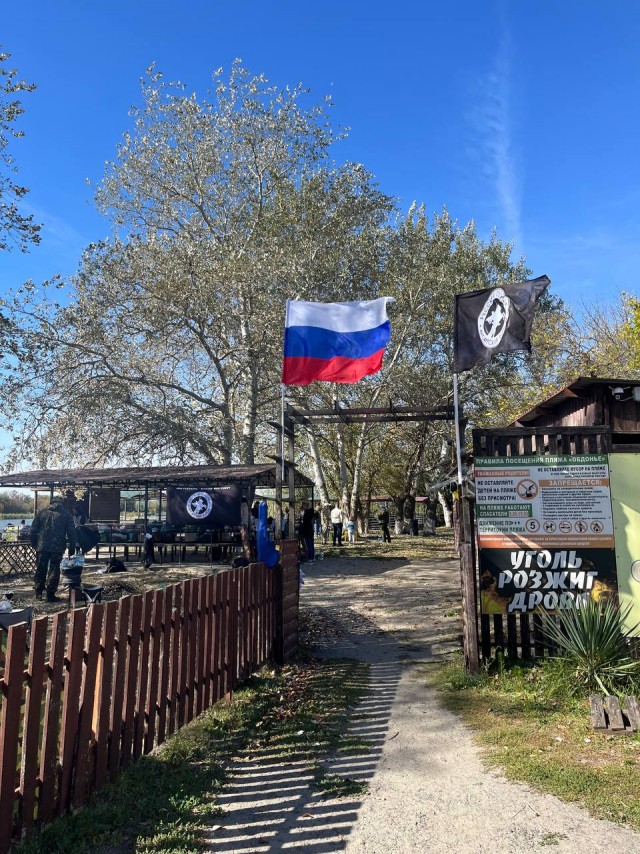 Лучше, чем дома сидеть.
