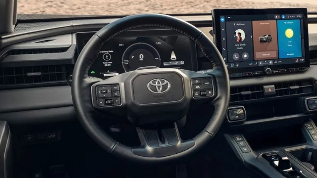 Новый Toyota RAV4 поступил в продажу в Китае, цена стартует от 152 тыс. юаней (1,75 млн рублей по курсу)