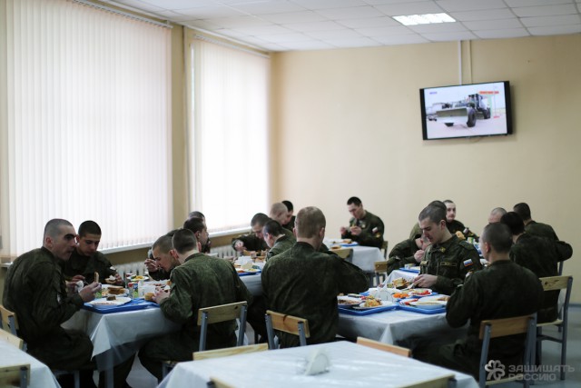 «Шведский стол» в армии: кушать подано