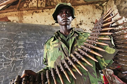 В желтой жаркой Африке, В центральной ее части,