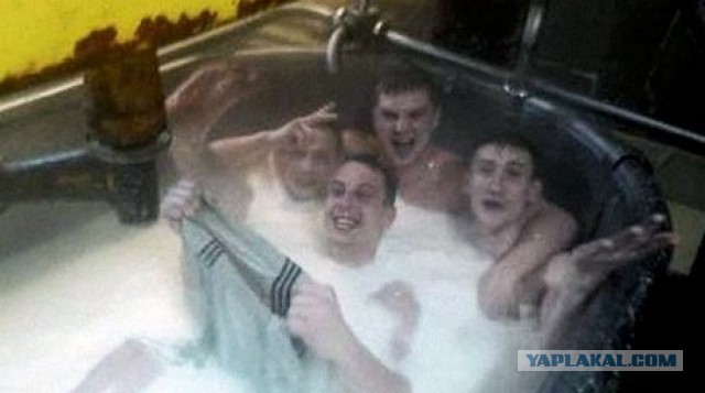 Цены на красную икру в России снизились вдвое.