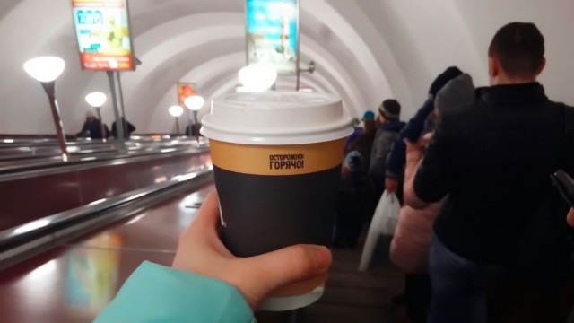 Штрафы за распитие кофе в московском метро могут увеличить