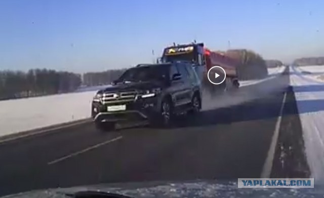 Наглый обгон на трассе спровоцировал серьезную аварию